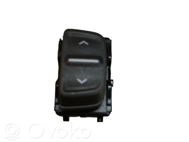 Dacia Sandero II Electric window control switch 