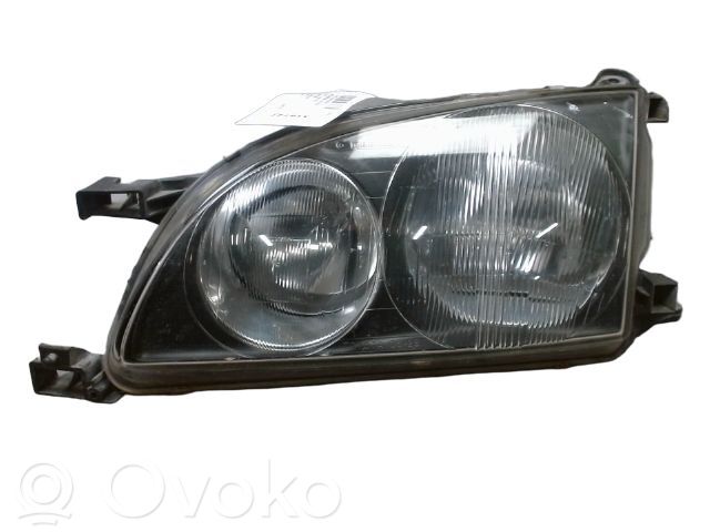 Toyota Avensis T220 Lampa przednia 