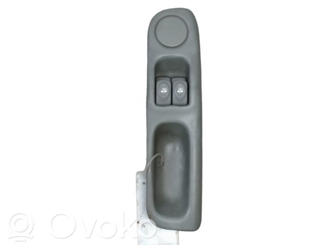 Renault Twingo I Electric window control switch 