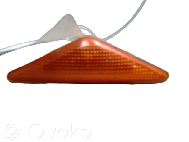 Front fender indicator light   4364357,1063385,1063835,1065645,1415078,15316519,15316539,1828913,185759001,1858916,1861913,3107399,3113399,3133399,4311404NUEY,4333985,4355478,4364357,44081560,44091560,44181560,4496772,4517451,509047,509053,509119,718120101250,FD1074139,FD4204139,XS4113K309AA,XS4X13K309AA,XS4X13K309AD,XS4X13K309AE