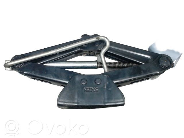 Domkrats   672599,0005420919,0025420719,0K93418821,1238611,1238621,1351317,1353789,1354393A,1358193,1360877,1372537,1372538A,1373585,1373588,141951253,20002813702,263230,2813702,30652083,3542997,43206400,60193651,6050578,6059235,61311351317,61311353789,61311373585,61311373588,672599,76GG11406AA,78VB6911AA,92861511702,992971,A0025420719,AZ55251,KDWHLO9402