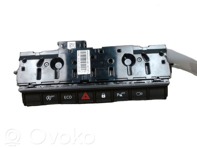 Dacia Duster II Botón interruptor de luz de peligro 