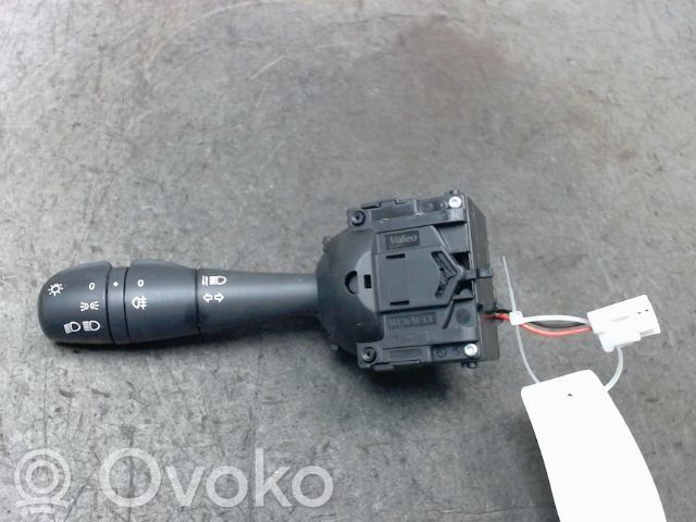 Renault Twingo III Manetă semnalizator 