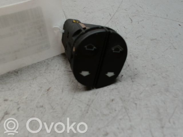 Ford Fiesta Interruptor del elevalunas eléctrico 