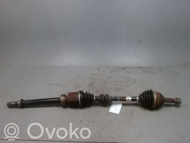Nissan Note (E12) Etuvetoakseli 
