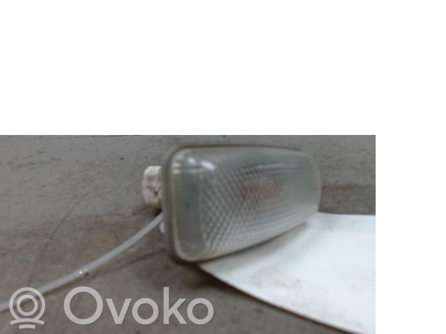 Peugeot 406 Indicatore di direzione del parafango anteriore 