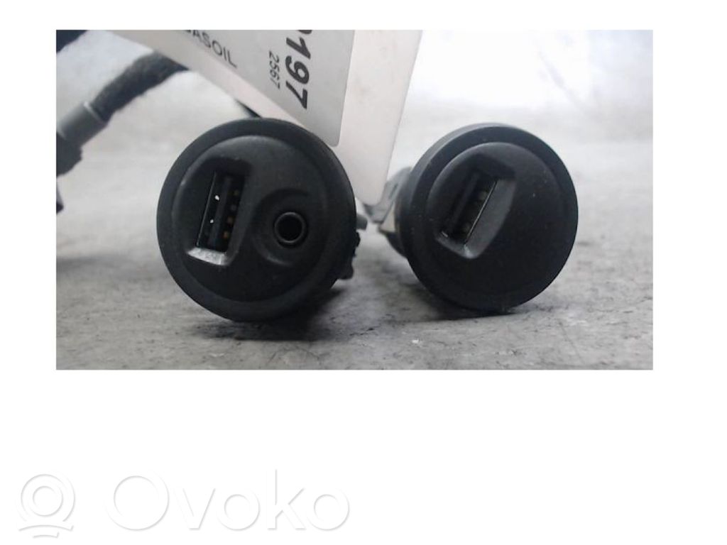 Peugeot 208 I Connettore plug in USB