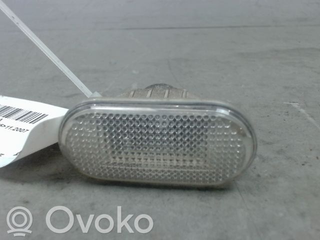 Nissan Micra Semnalizator bară față