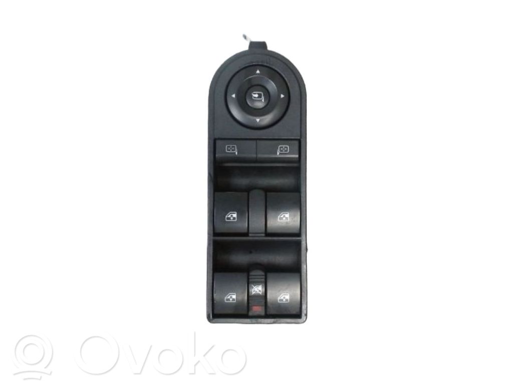 Opel Astra H Przyciski szyb 