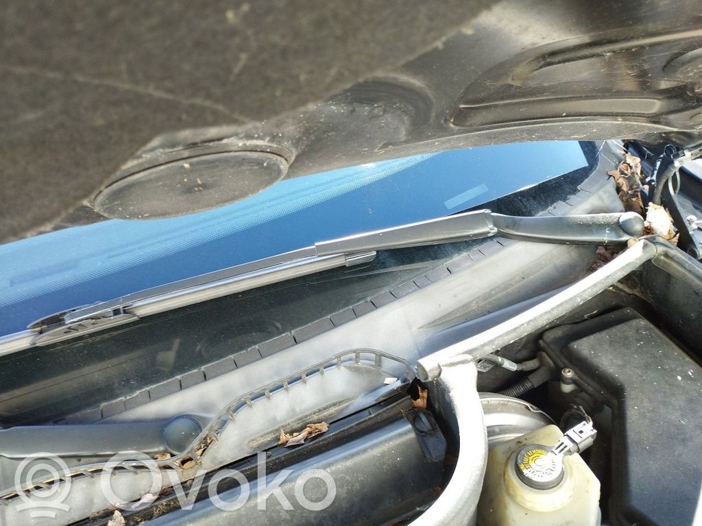 BMW X3 E83 Front wiper blade arm 