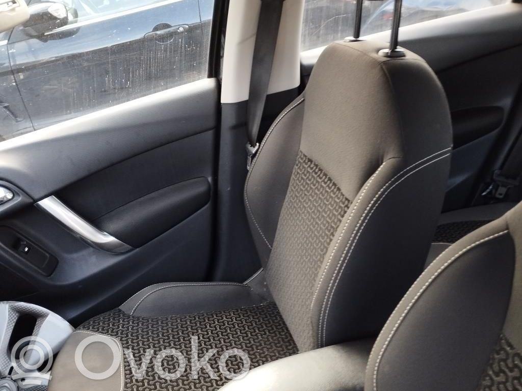 Citroen C3 Etumatkustajan istuin 