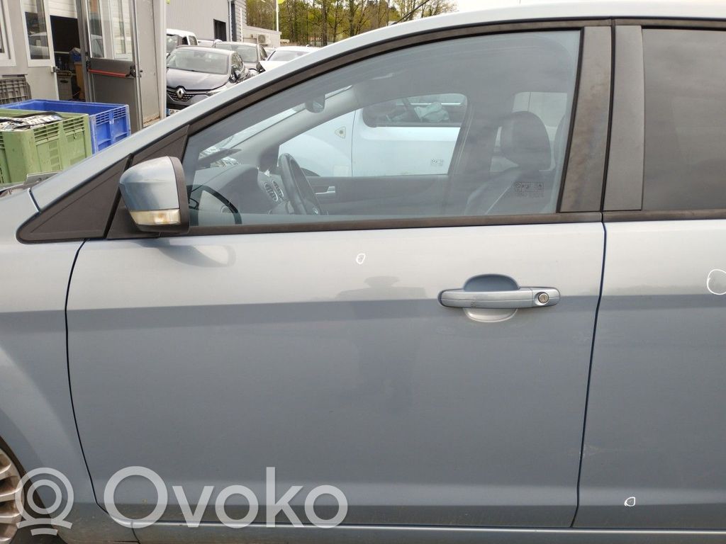 Ford Focus priekšējo durvju stikls (četrdurvju mašīnai) 