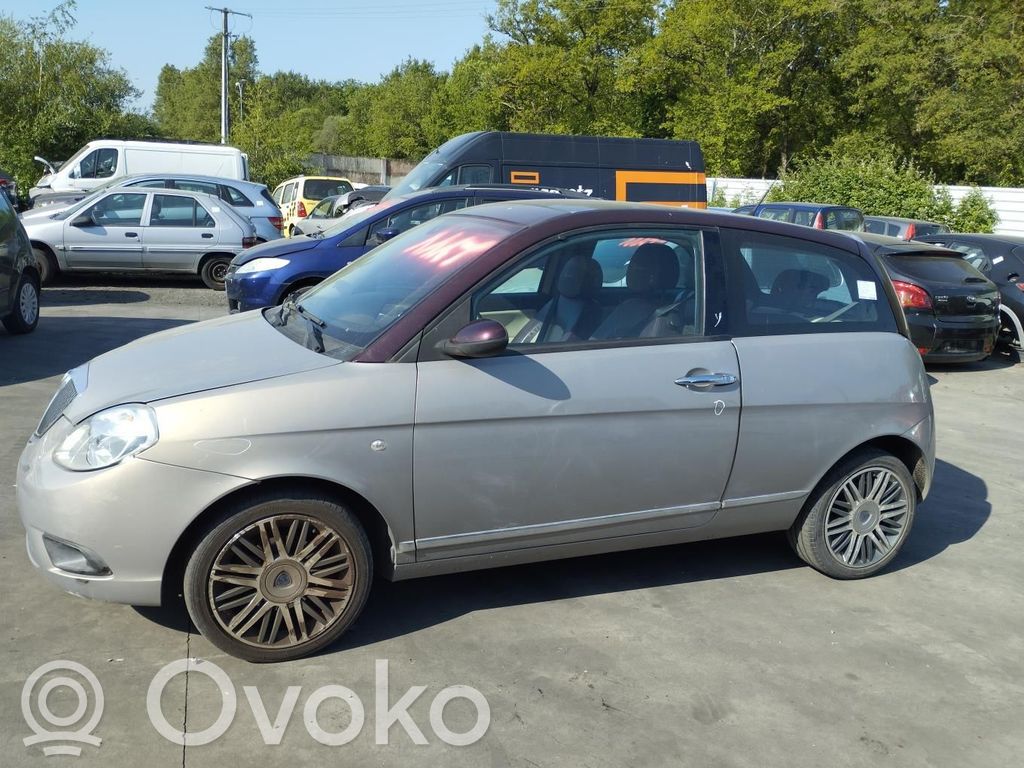 Lancia Ypsilon Błotnik przedni 