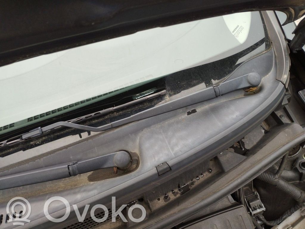 Nissan Note (E11) Front wiper blade arm 