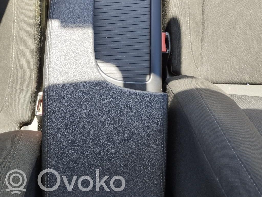 Opel Insignia A Centrinė konsolė 