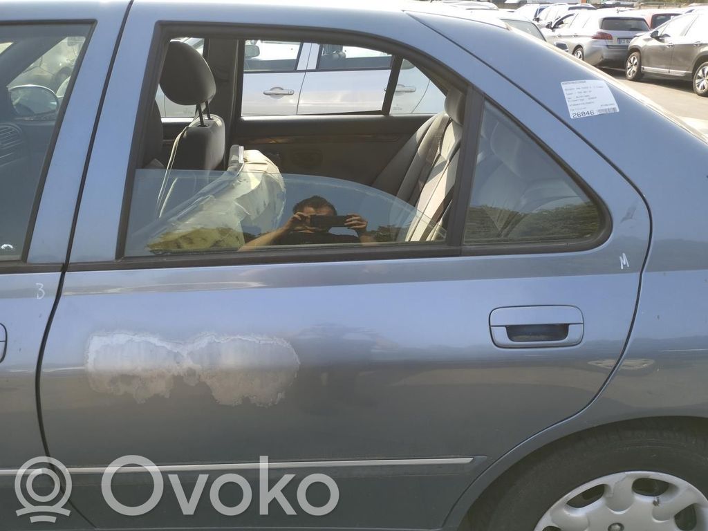 Peugeot 406 Puerta trasera 