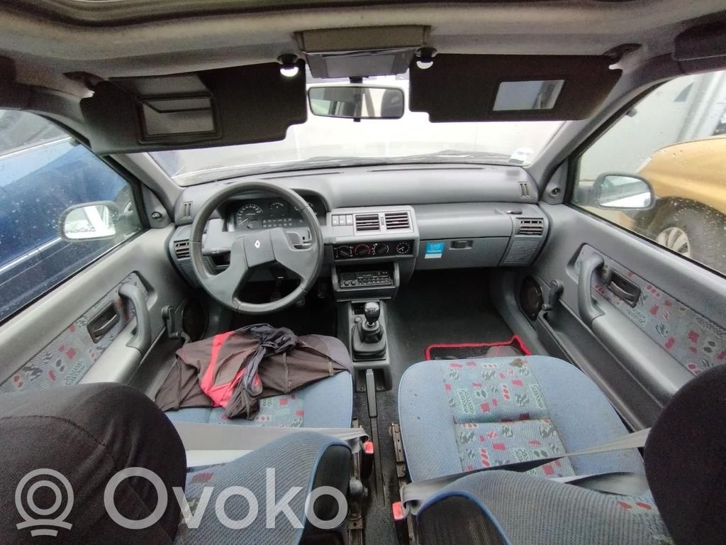 Renault Clio I Kojelauta 