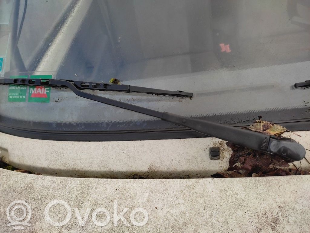 Renault Express Front wiper blade arm 