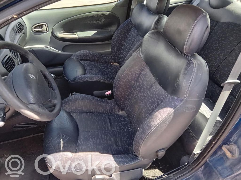 Renault Megane I Klamra przedniego pasa bezpieczeństwa 