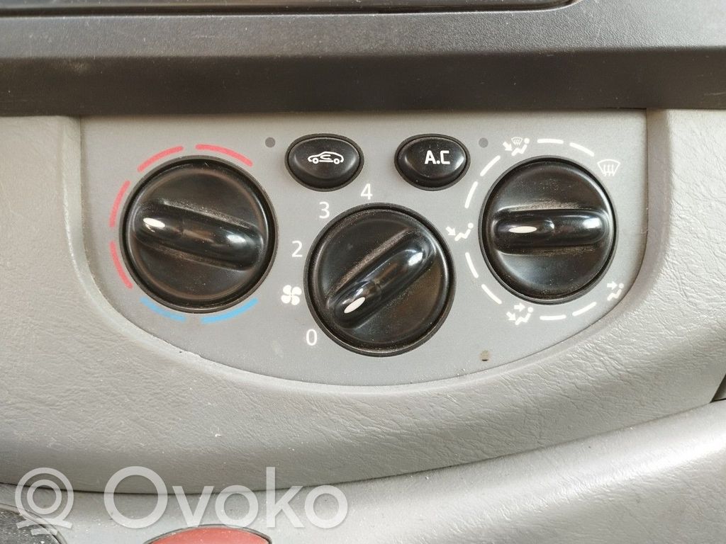 Renault Trafic II (X83) Panel klimatyzacji 
