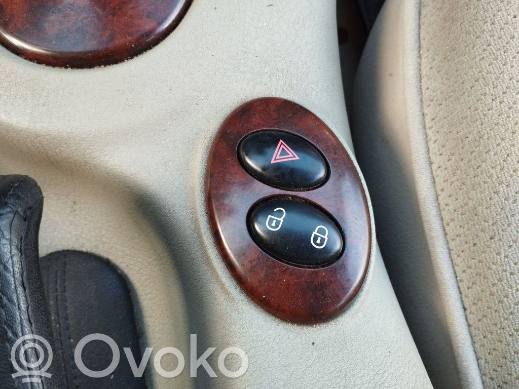 Rover 75 Hätävilkkujen kytkin 