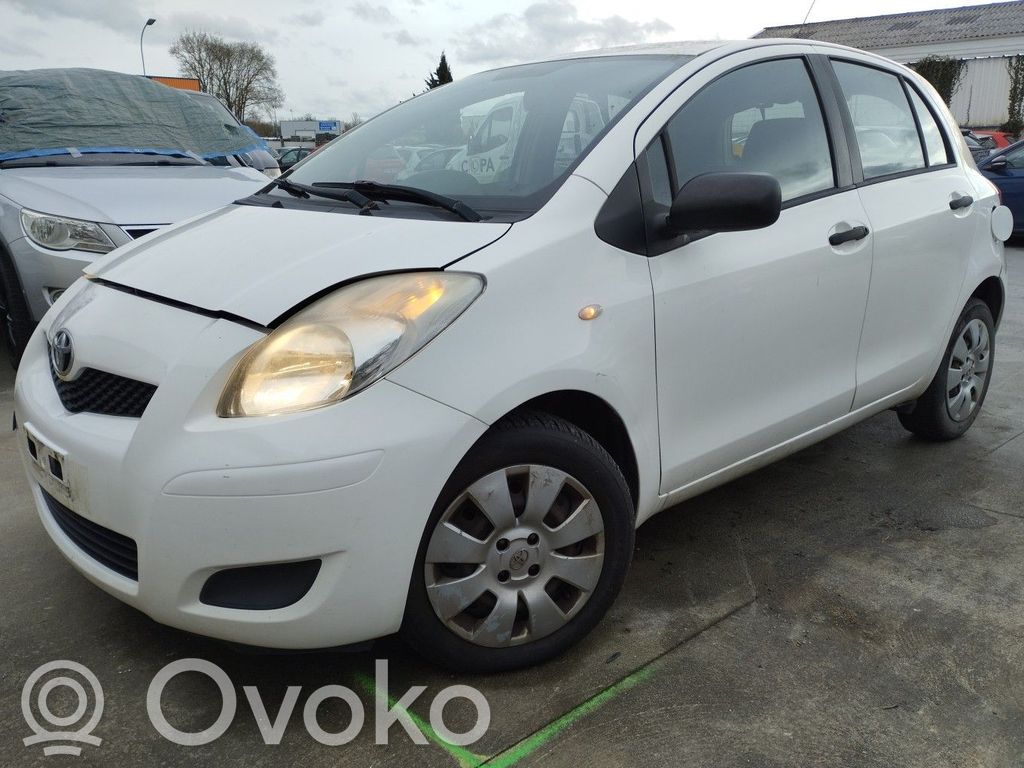Toyota Yaris Rama pomocnicza przednia 