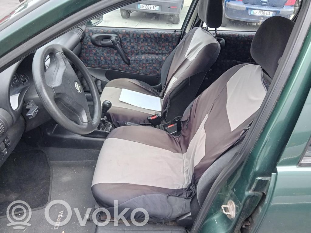 Opel Corsa B Cinturón delantero 
