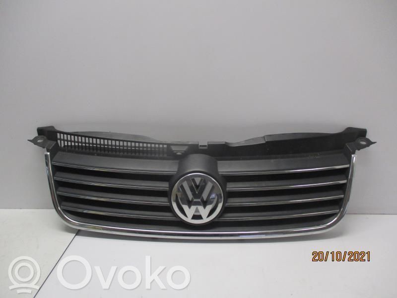 Volkswagen PASSAT B5.5 Atrapa chłodnicy / Grill 