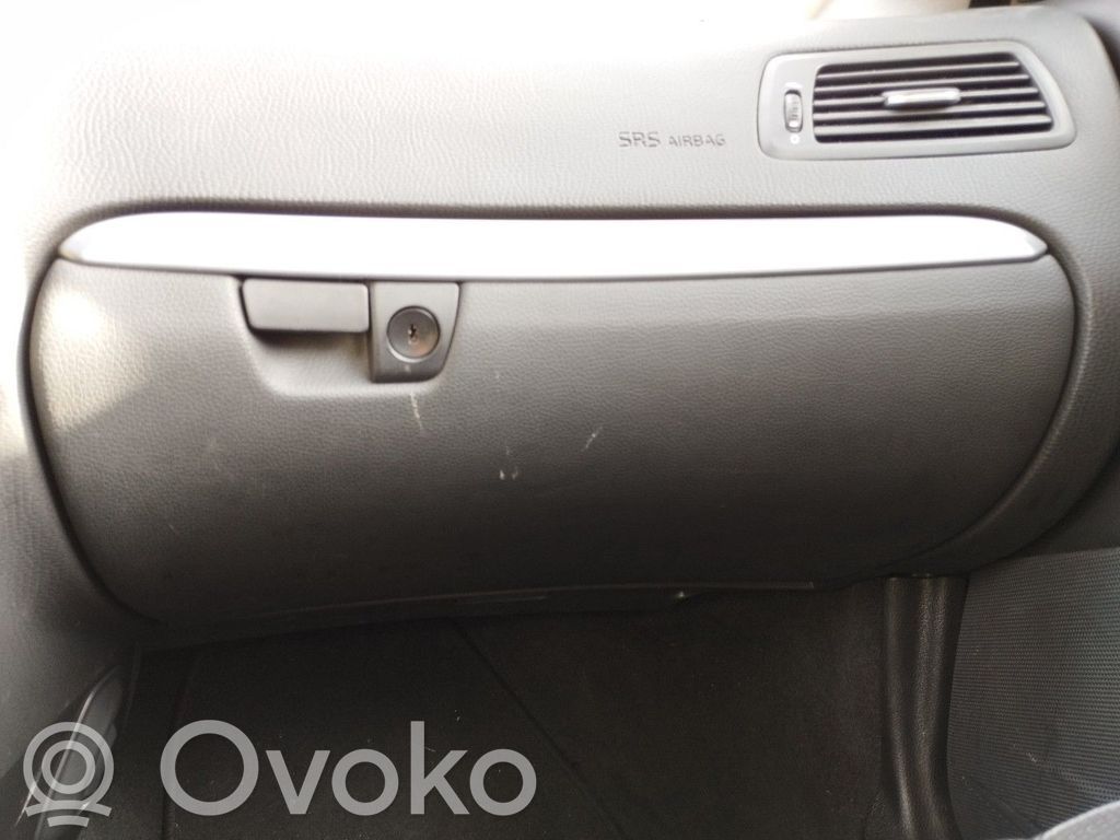 Volvo S60 Juego guantera 
