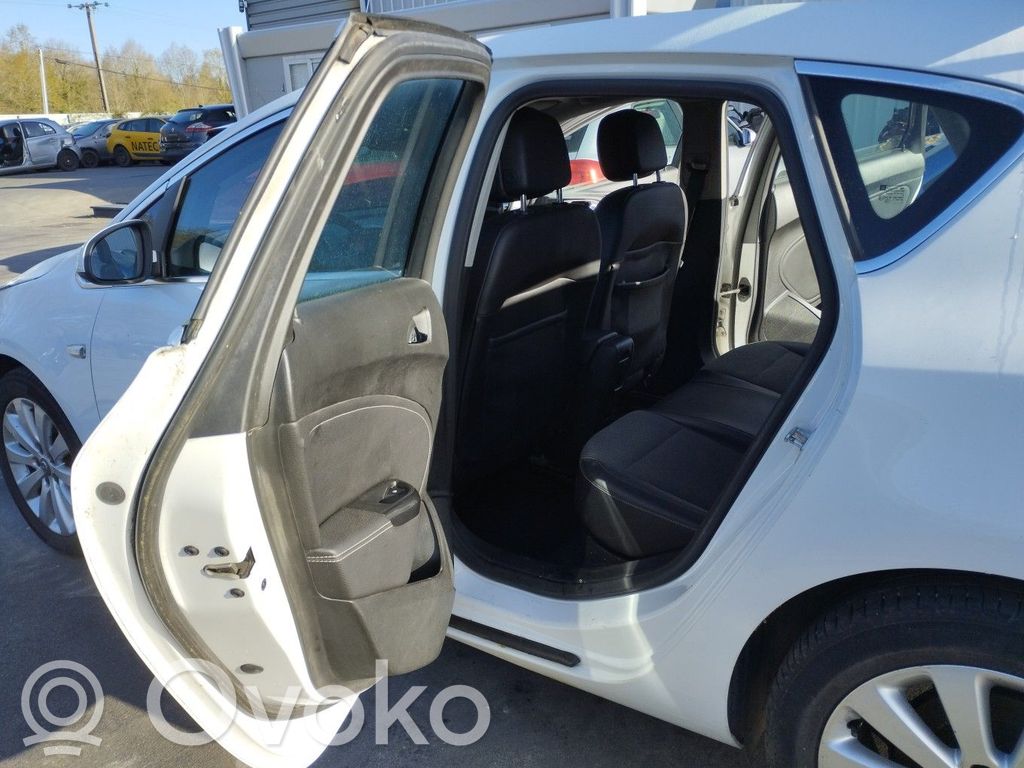 Opel Astra J Apmušimas galinių durų (obšifke) 