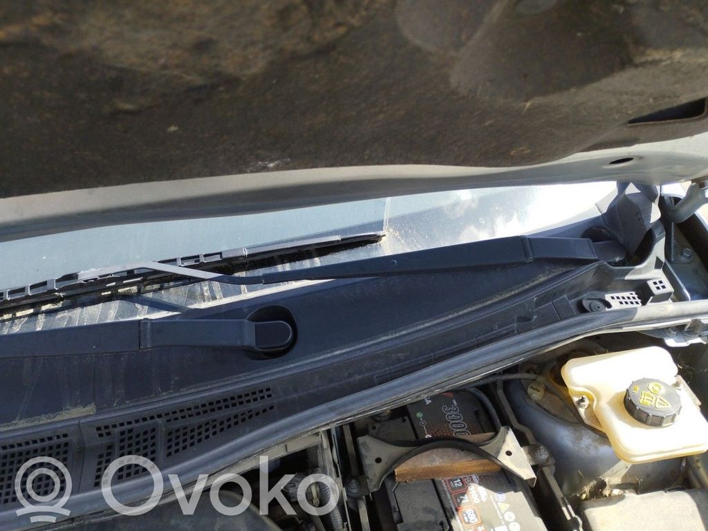 Mazda 5 Front wiper blade arm 