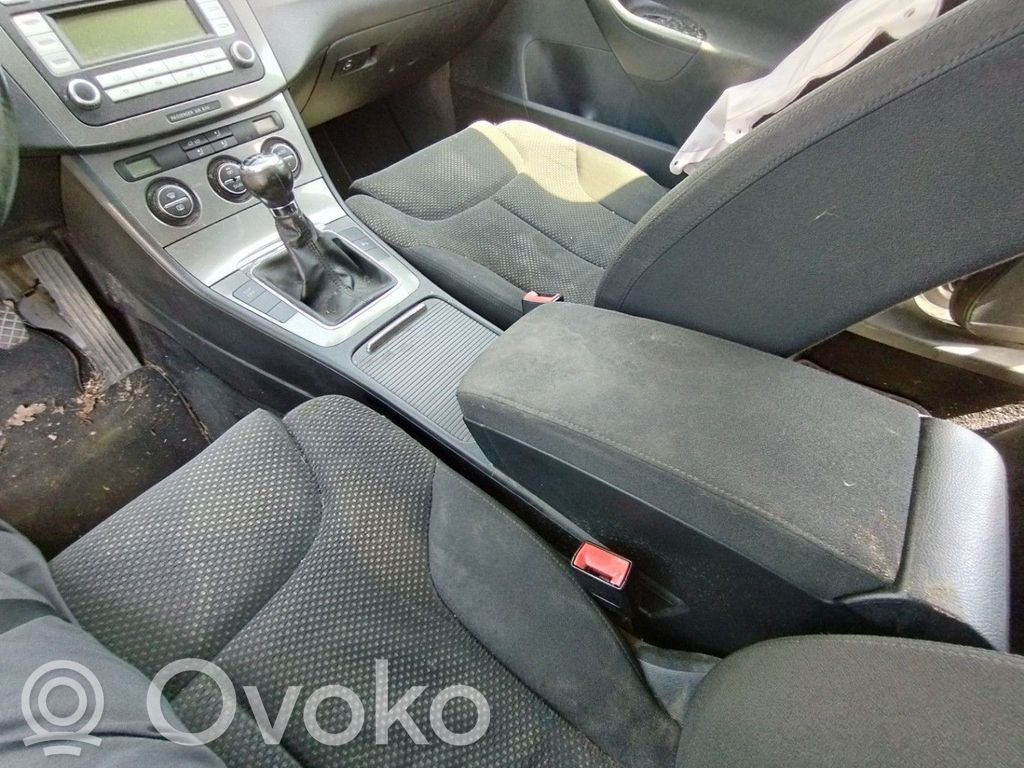 Volkswagen PASSAT B6 Center console 