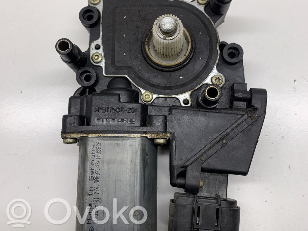 Audi A4 S4 B5 8D Silnik regulatora szyby drzwi przednich 