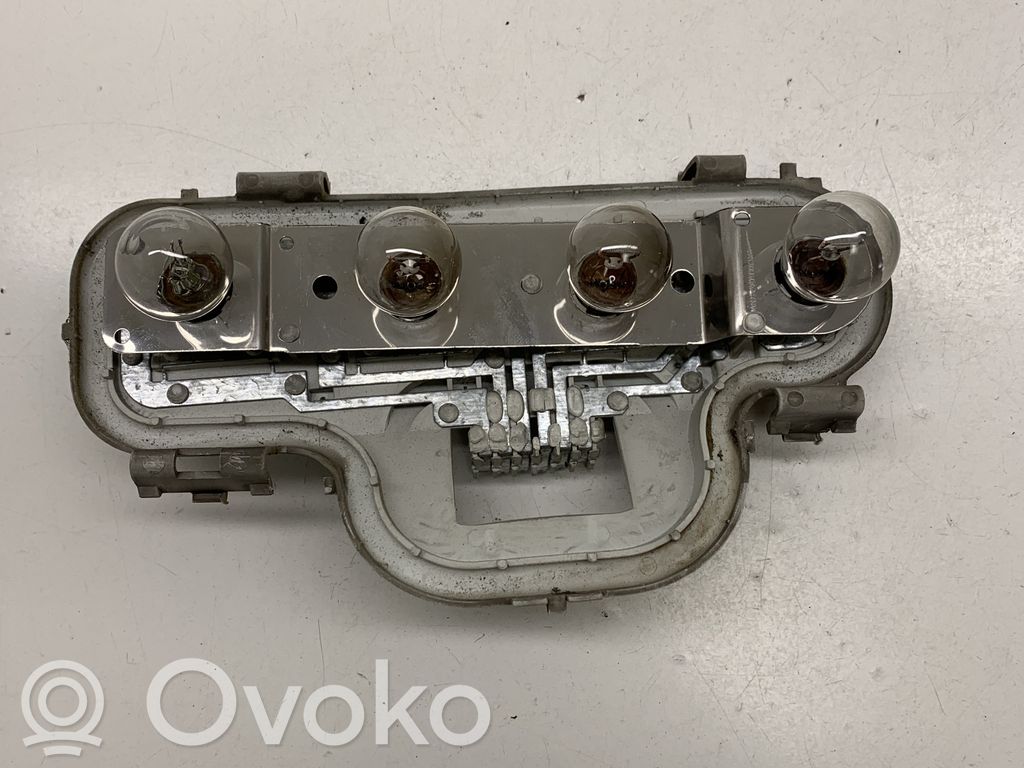 Opel Astra G Takavalon polttimon suojan pidike 