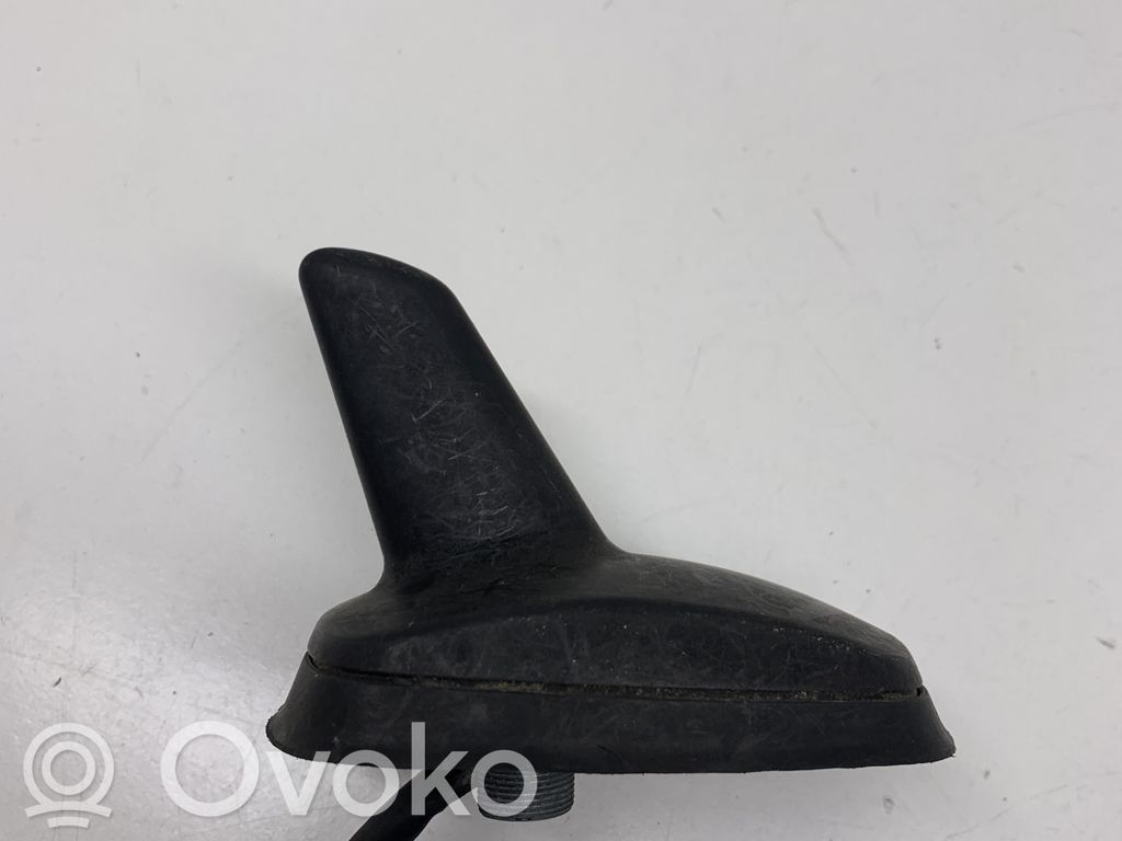 Audi A4 S4 B6 8E 8H GPS-pystyantenni 