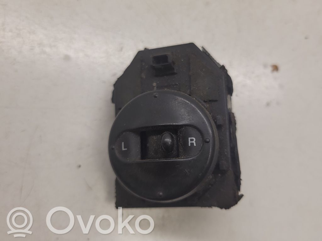Wing mirror switch