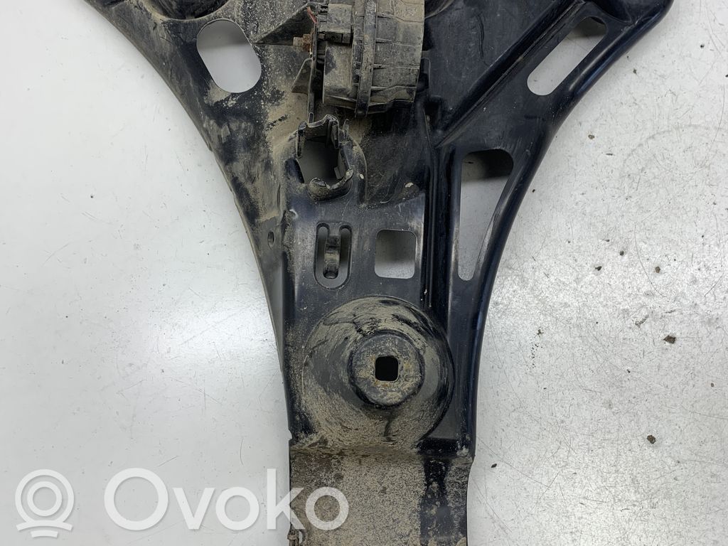 BMW 5 E60 E61 Galinis laikiklis bamperio 