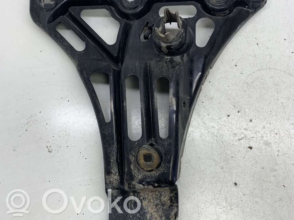 BMW 5 E60 E61 Galinis laikiklis bamperio 