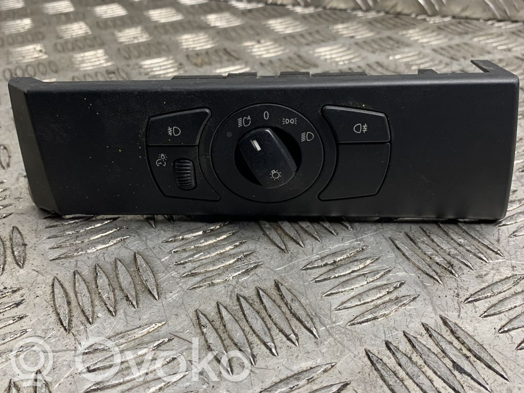 Light switch   6925287,044600,692525202,3328020100