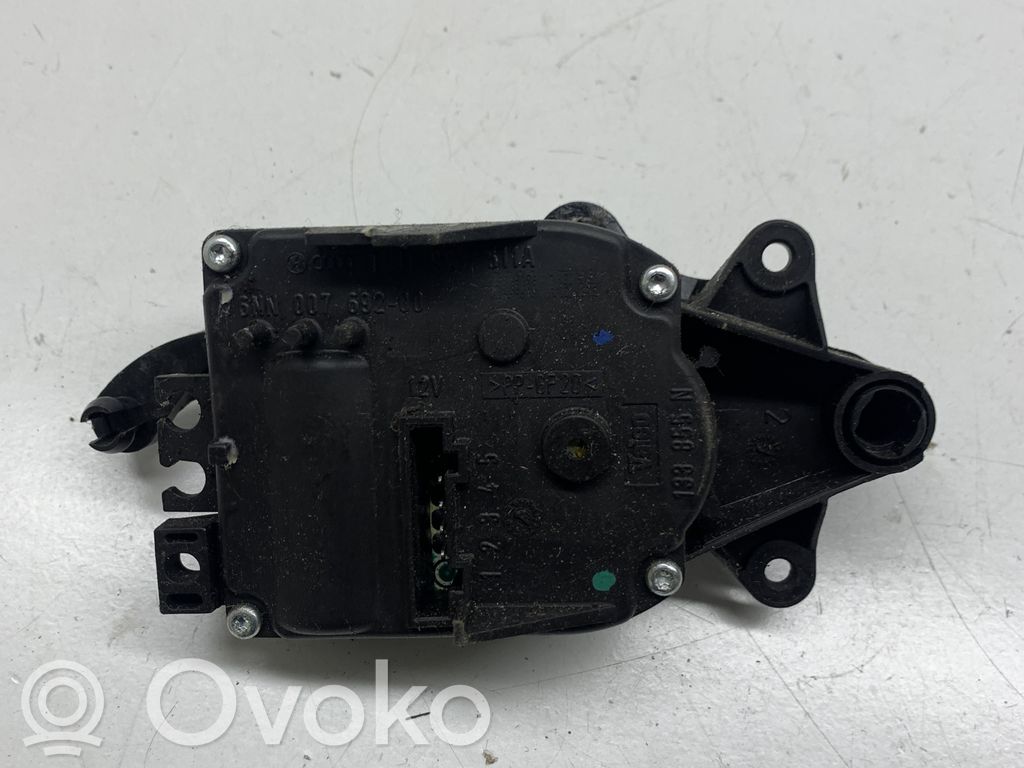 Volkswagen Golf IV Motor/activador trampilla de calefacción 