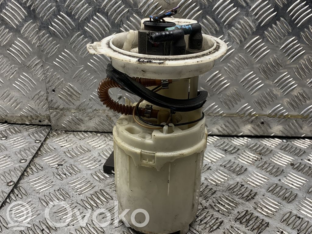 Volkswagen Golf V Bomba interna de combustible 