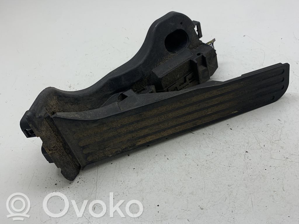 Volkswagen PASSAT B6 Pedał gazu / przyspieszenia 