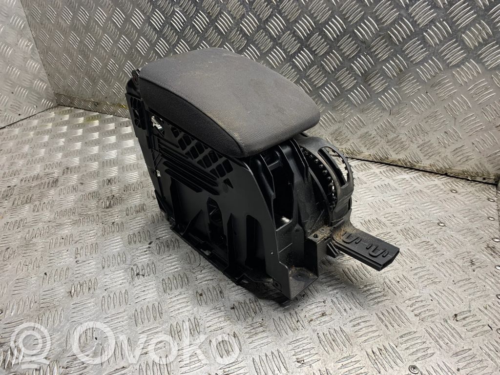 Volkswagen Golf V Reposabrazos 