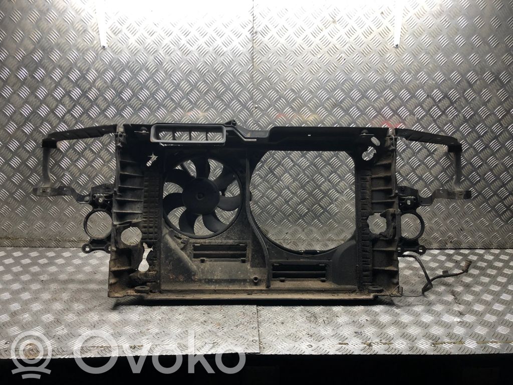 Панель радиаторов   4D0805571J,4D0805571J