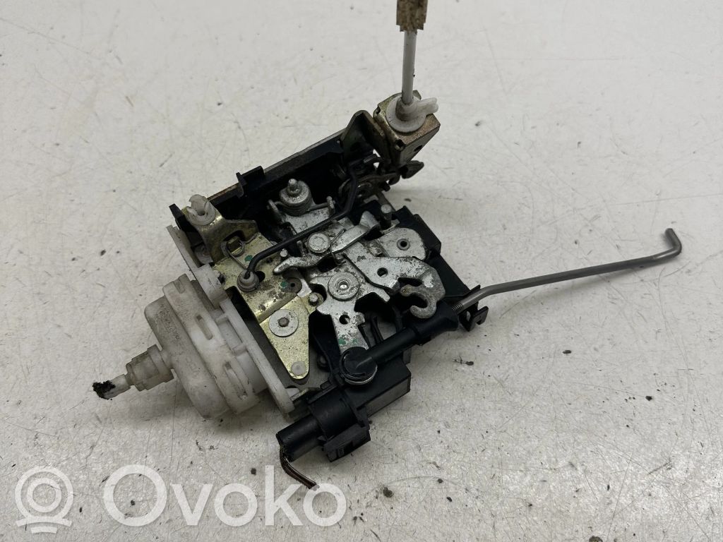 Audi A4 S4 B5 8D Priekšpusē slēdzene 