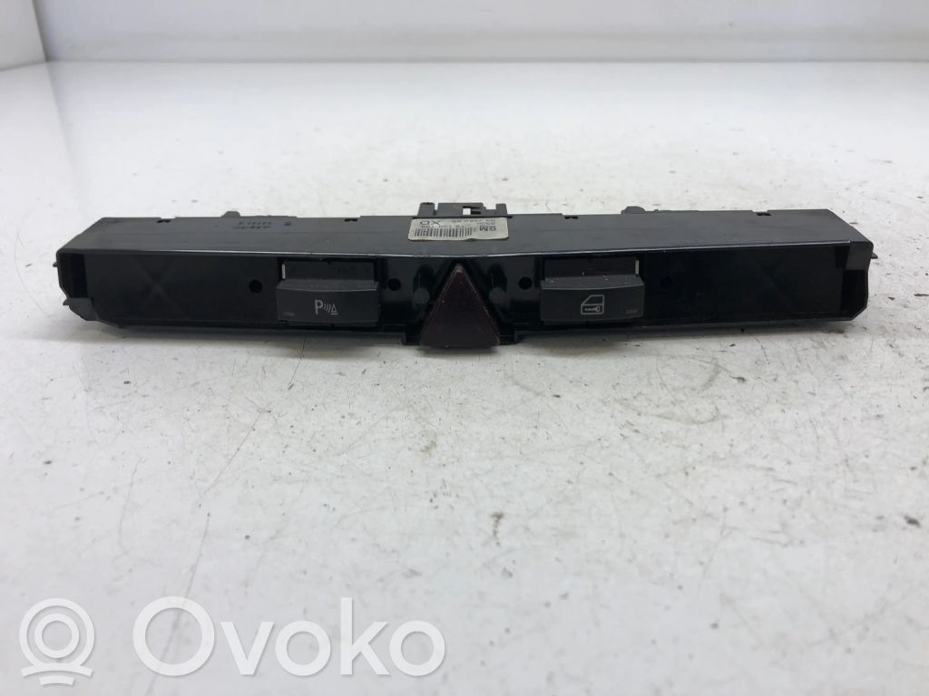 Opel Zafira B Hazard light switch 