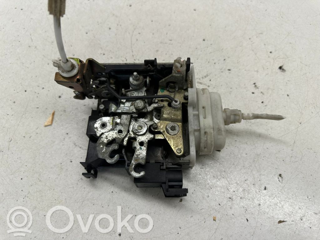 Audi A4 S4 B5 8D Etuoven lukko 