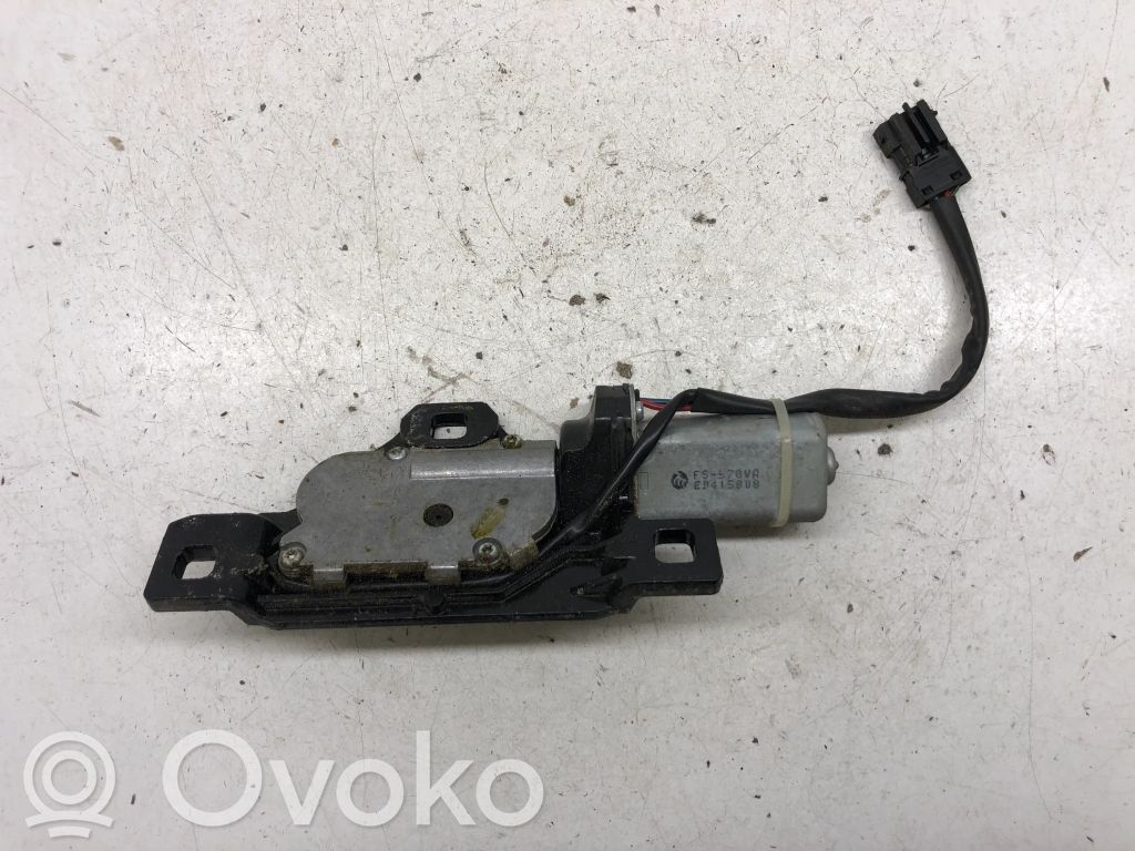 BMW 7 E65 E66 Aizmugurējā pārsega pievilcējs 