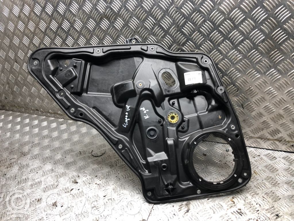 Volkswagen Tiguan Mechanizm podnoszenia szyby tylnej bez silnika 