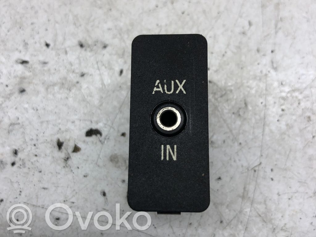 BMW 3 E90 E91 AUX in-socket connector 